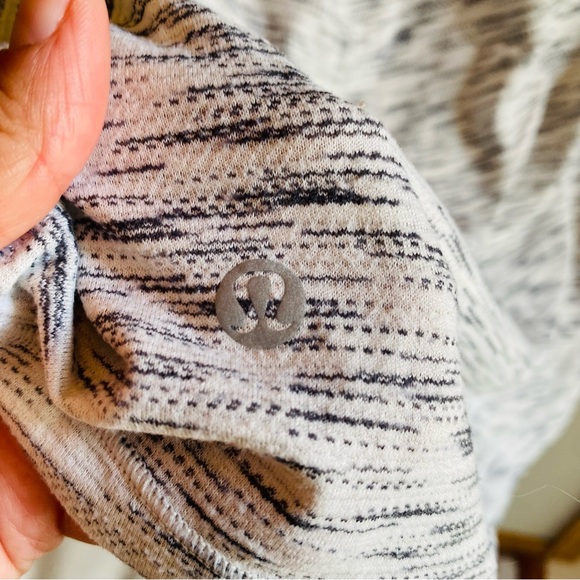 Lululemon Heather Gray Long Sleeve Thumb Hole Top Size 6 - Picture 4 of 4